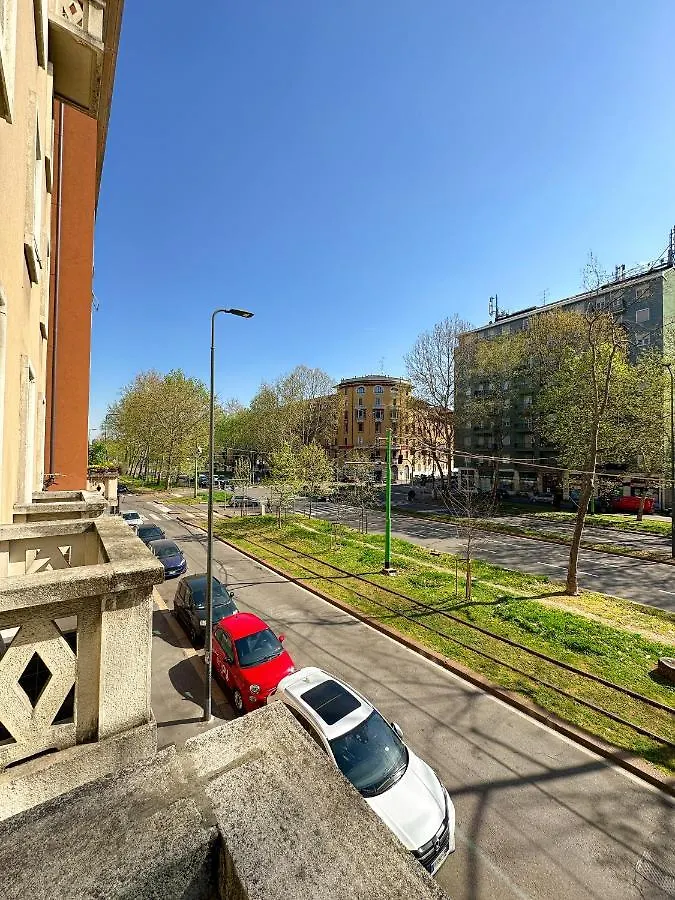 Modern Isola Apartment - Metro & Self-Checkin Milan