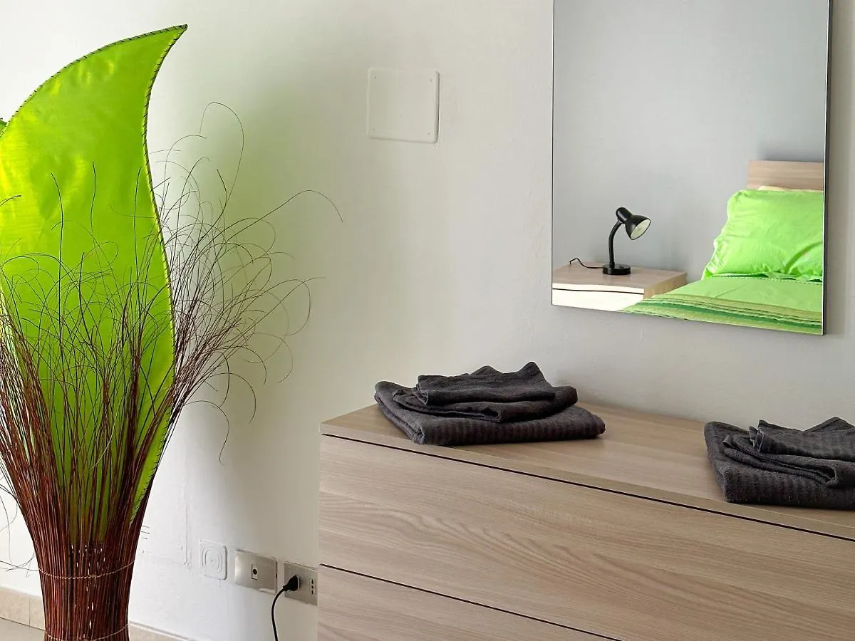 Modern Isola Apartment - Metro & Self-Checkin Milan