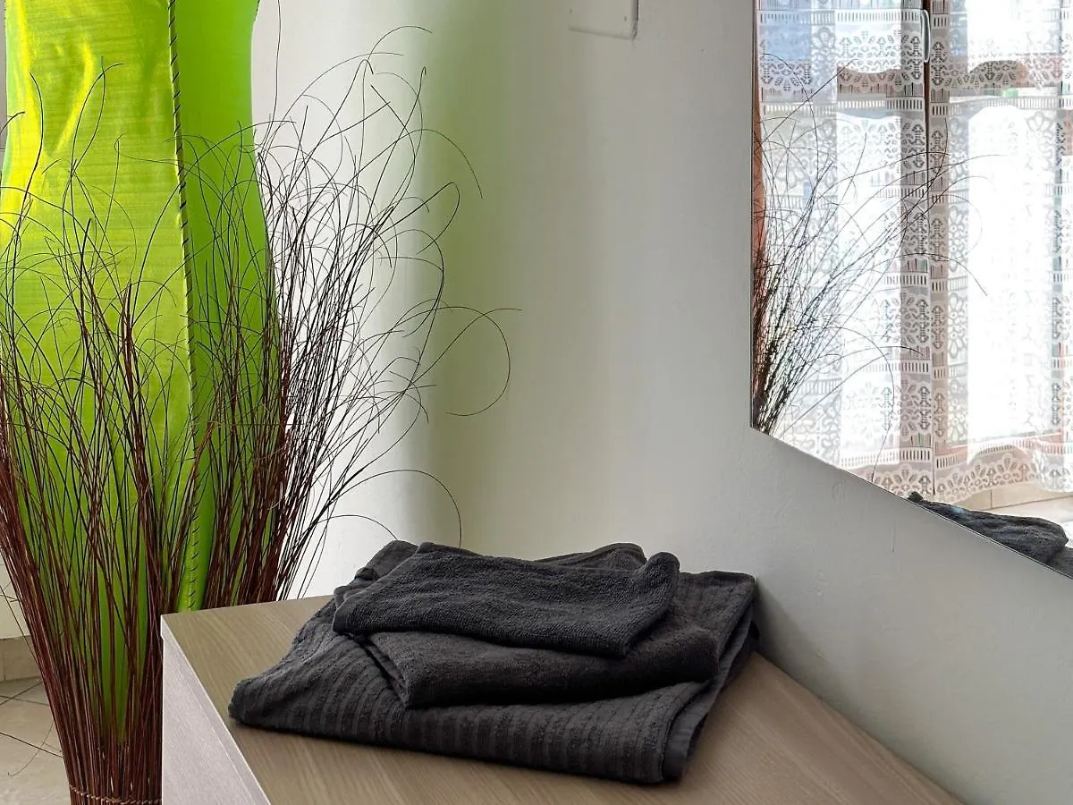 Modern Isola Apartment - Metro & Self-Checkin Milan